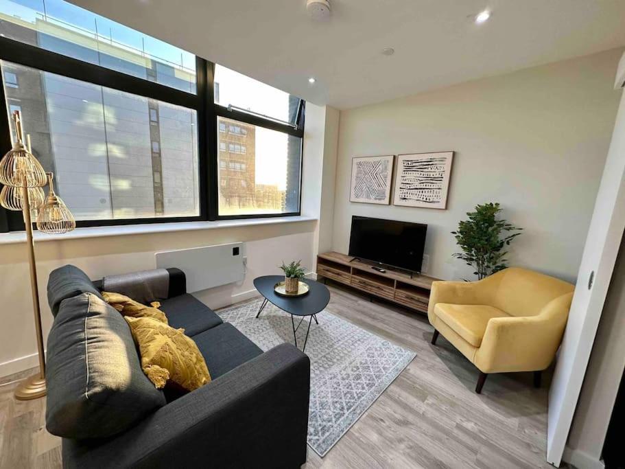 1 Bed Flat With View Of Old Trafford Leilighet Manchester Eksteriør bilde