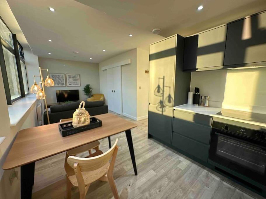 1 Bed Flat With View Of Old Trafford Leilighet Manchester Eksteriør bilde