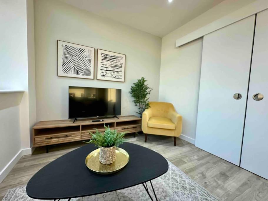 1 Bed Flat With View Of Old Trafford Leilighet Manchester Eksteriør bilde